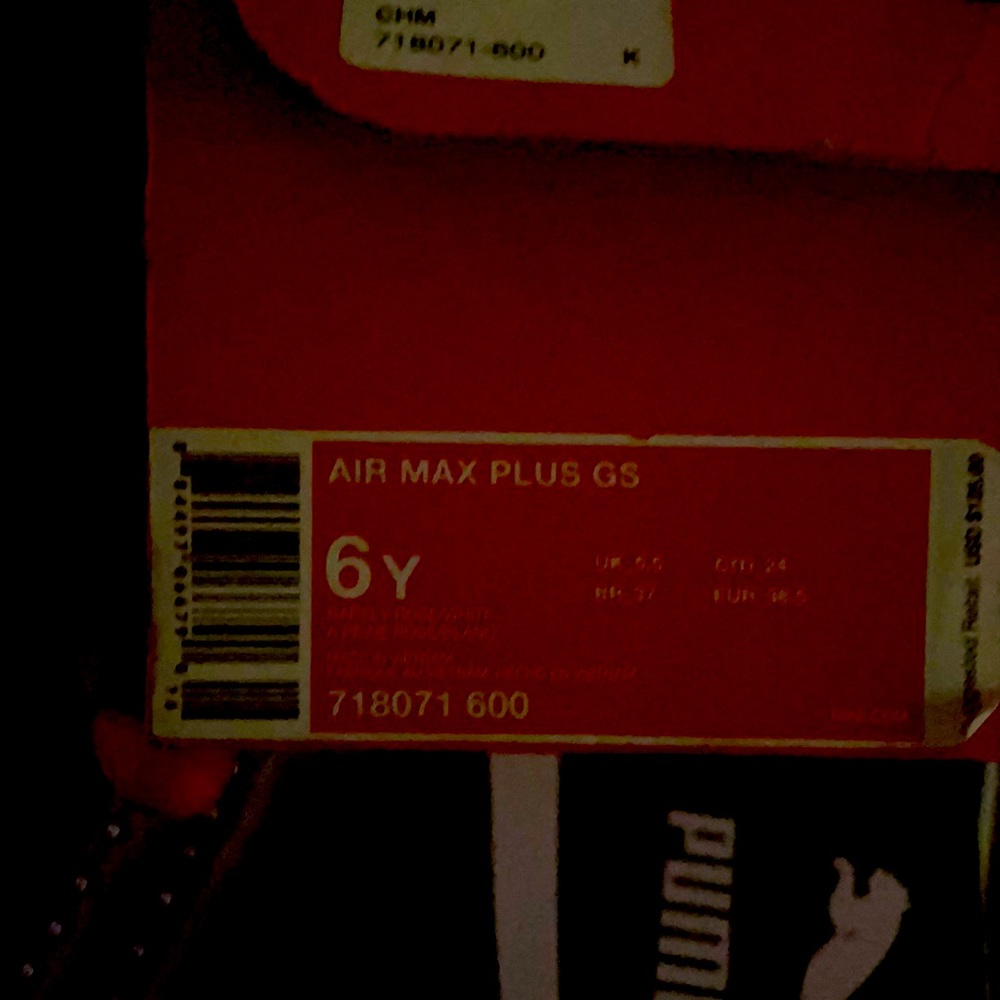 Women’s size 6 air max plus